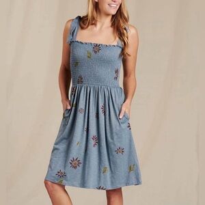 Toad&Co Gemina Sleeveless Smocked Dress in Blue Northern Shore Gerbera Print
